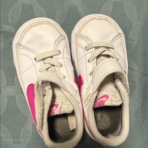 Nike Kids Sneakers in White and Pink